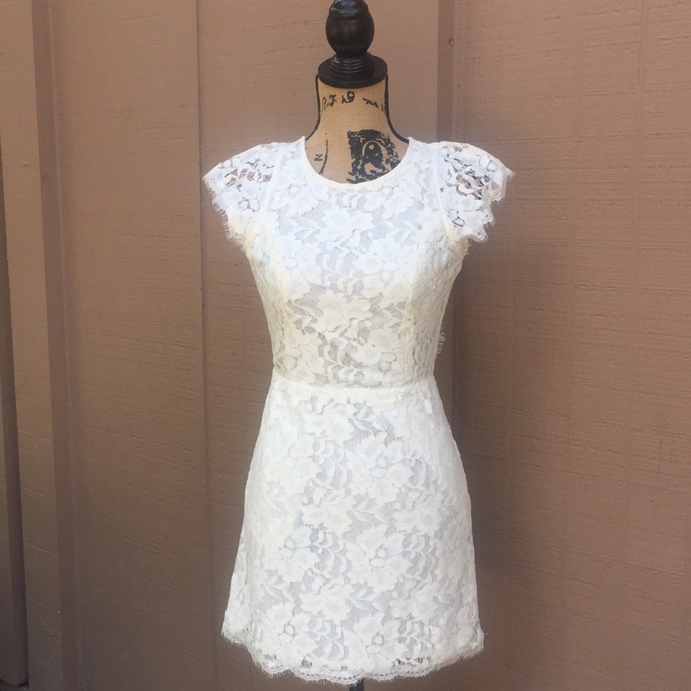 Sz S Signature 8 White Lace Backless Dress